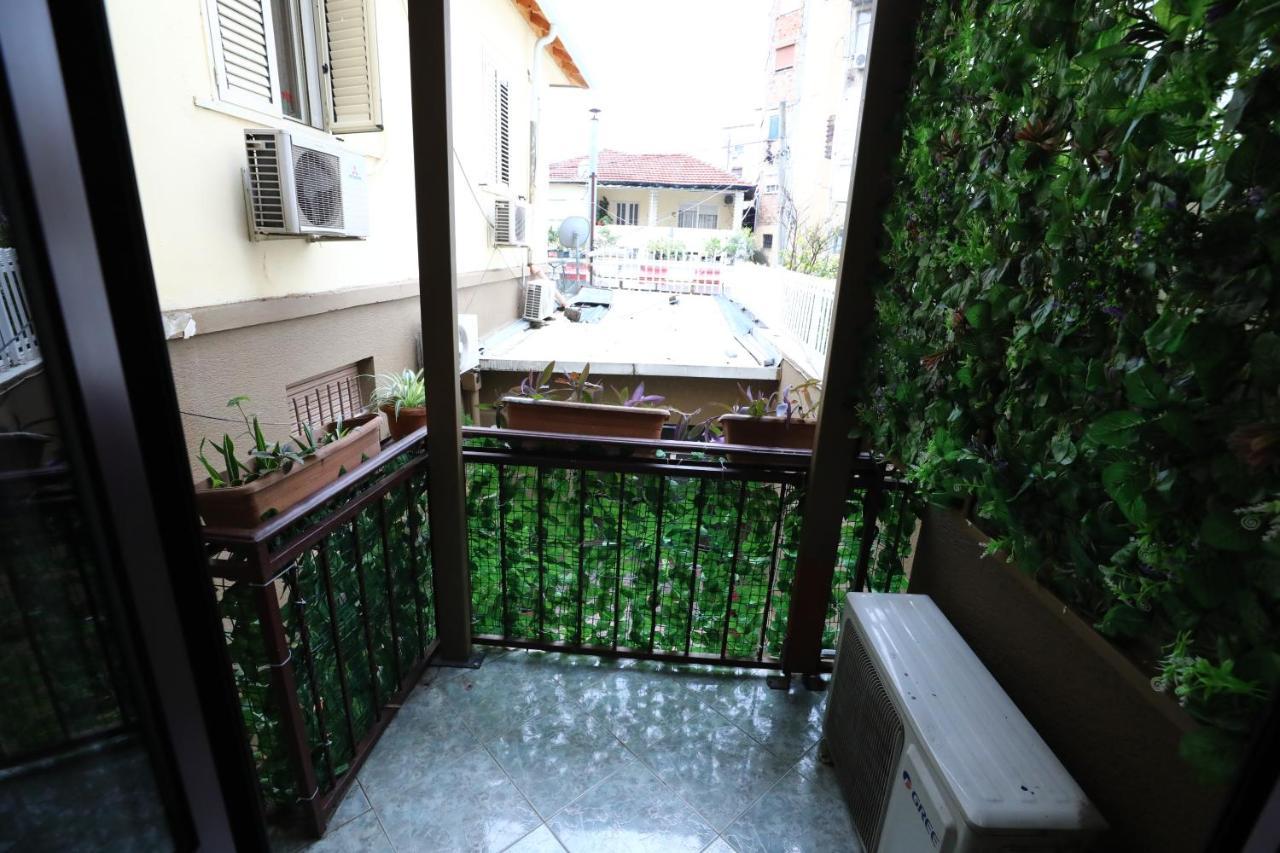 Little Corner Hostel Tirana Esterno foto
