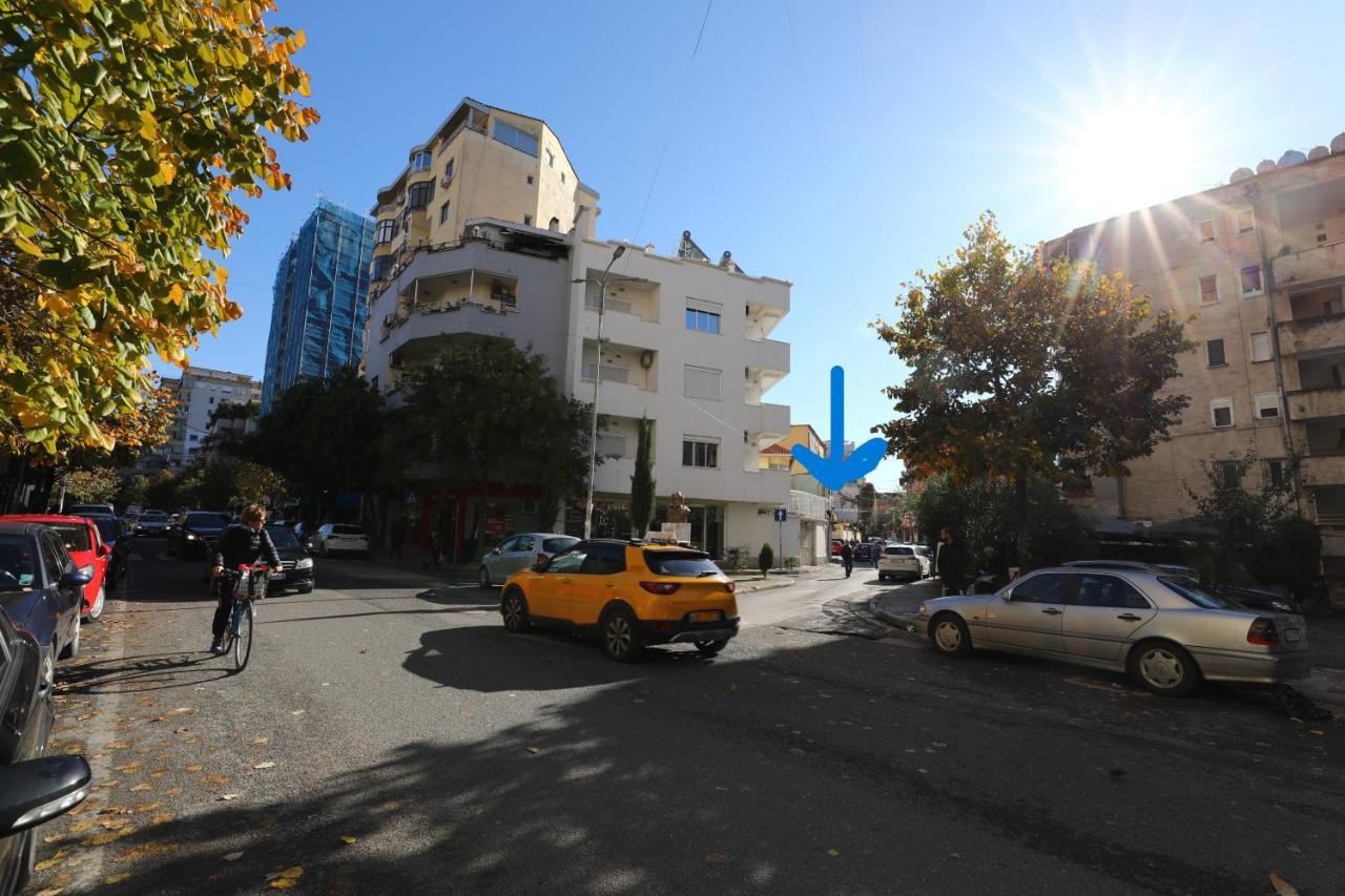 Little Corner Hostel Tirana Esterno foto